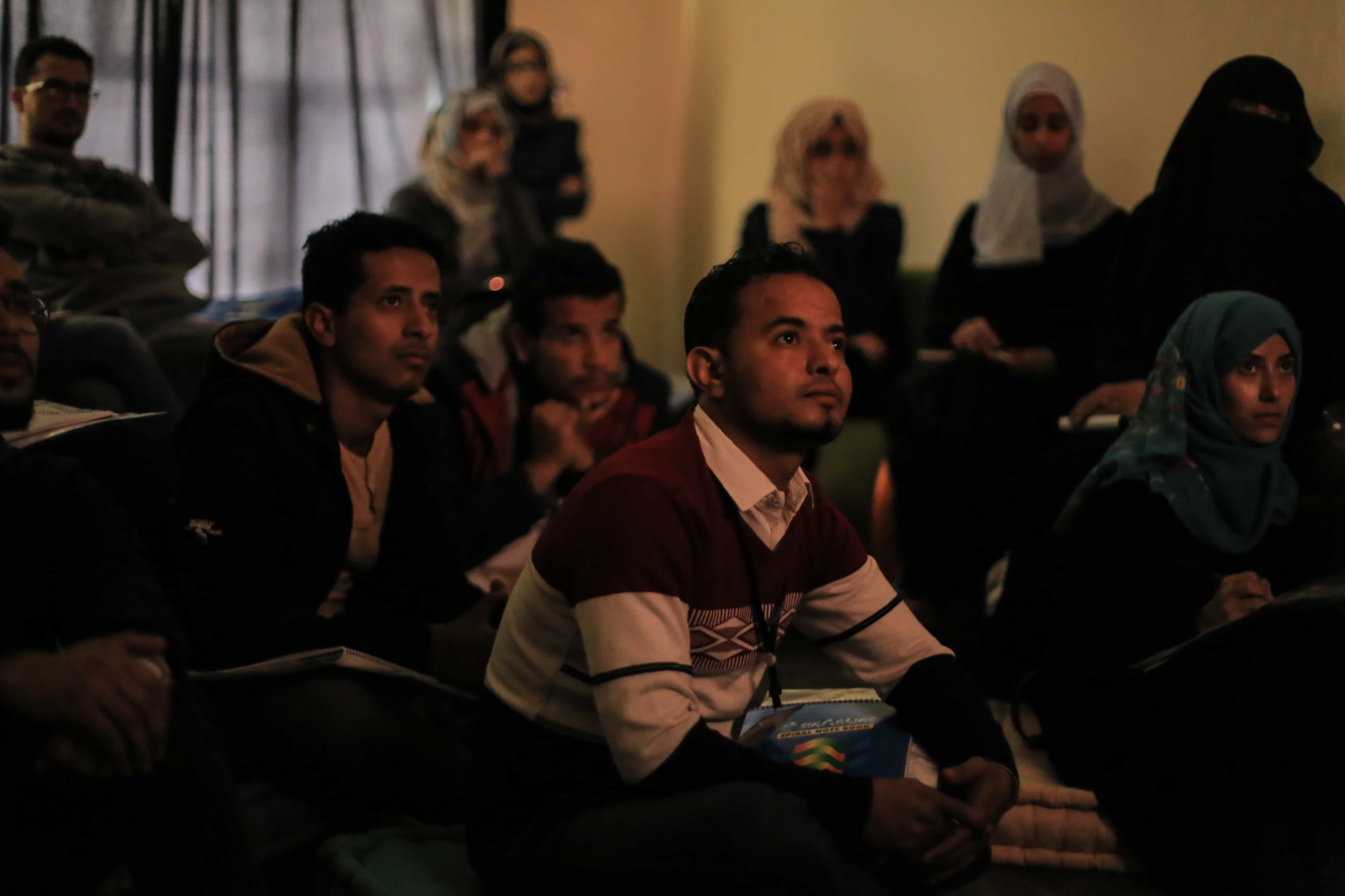 مشاركون من الجنسين في مخيم الأفلام في صنعاء