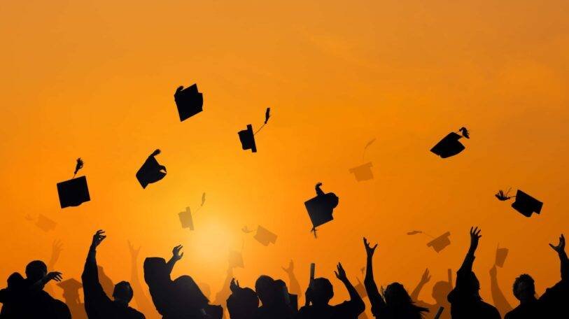 الدراسة الجامعية بين الطموح وضيق الفرص