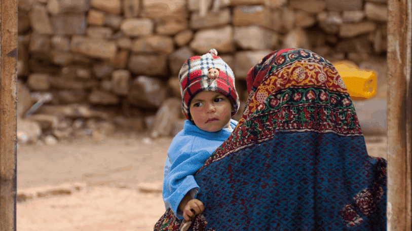 الستارة الصنعانية.. أصالة تقاوم صيحات الموضة