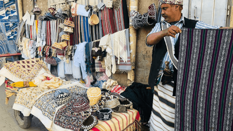 «المعوز».. لباس يجمع اليمنيين!