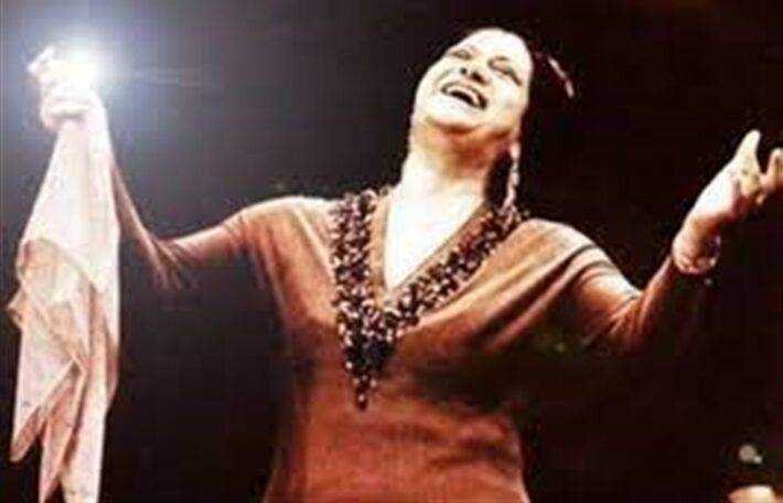 سر نظارة ومنديل “الست”