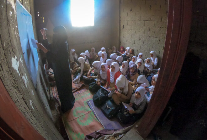 أكثر من 100 متطوعة في رحلة إنقاذ التعليم في الوازعية 
