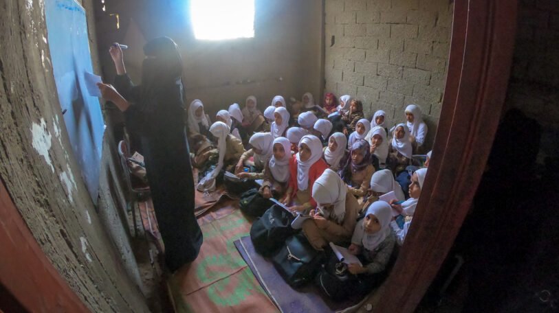 أكثر من 100 متطوعة في رحلة إنقاذ التعليم في الوازعية 